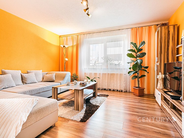Prodej rodinného domu 197 m², pozemek 319 m² - foto 1