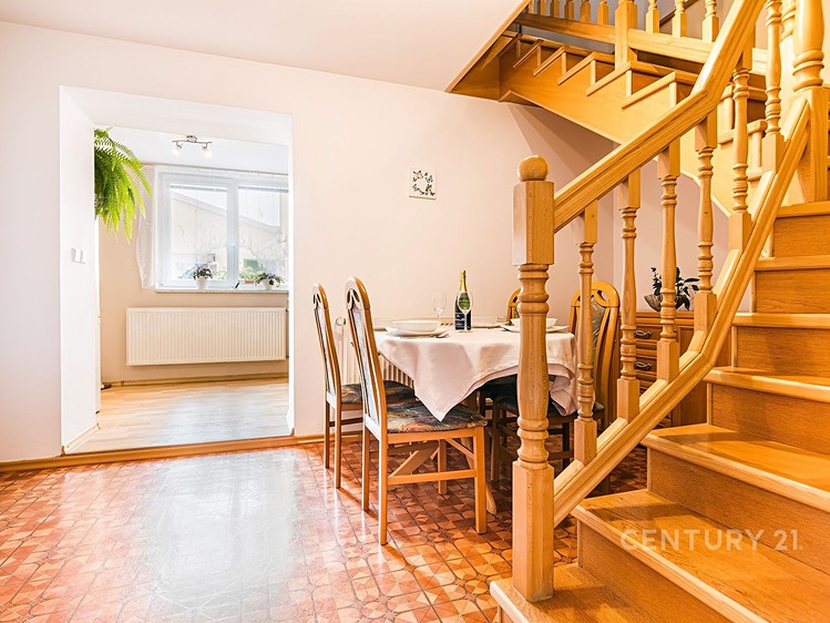 Prodej rodinného domu 197 m², pozemek 319 m² - foto 4