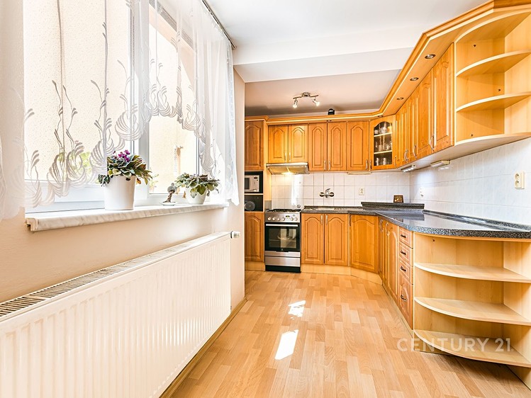 Prodej rodinného domu 197 m², pozemek 319 m² - foto 5