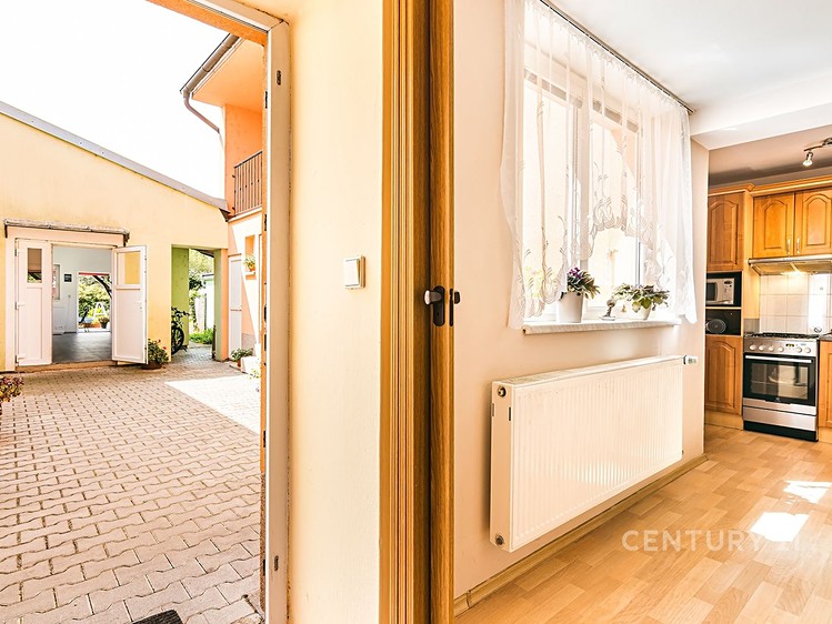 Prodej rodinného domu 197 m², pozemek 319 m² - foto 8