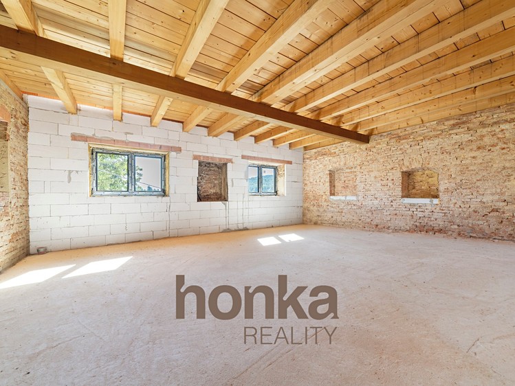 Prodej rodinného domu 280 m², pozemek 6 153 m² - foto 4