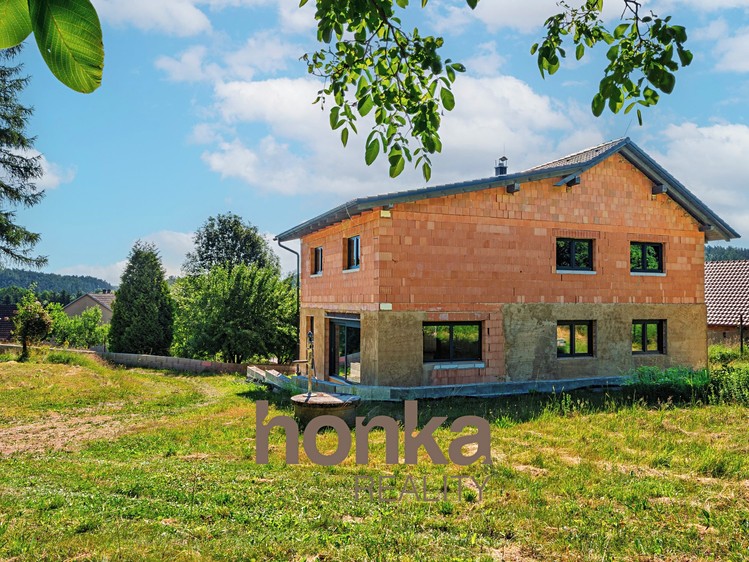 Prodej rodinného domu 280 m², pozemek 6 153 m² - foto 3