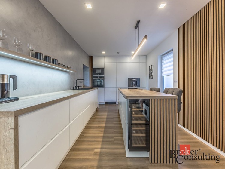 Prodej  rodinného domu 291 m², pozemek 735 m² - foto 8
