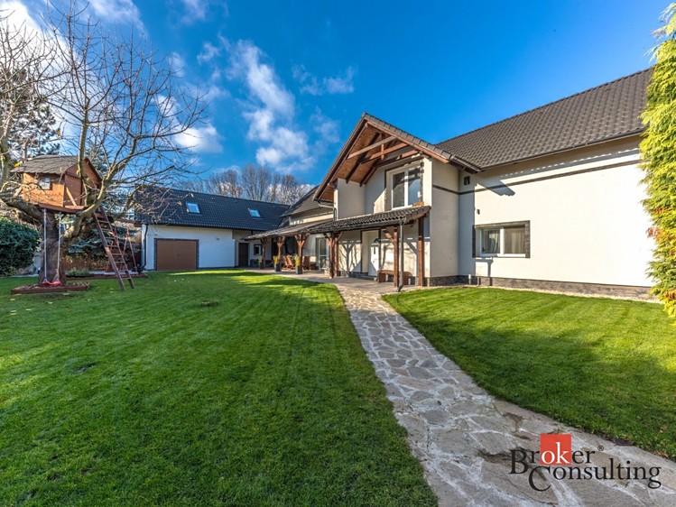 Prodej  rodinného domu 291 m², pozemek 735 m² - foto 7