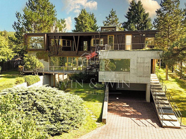 Prodej rodinného domu 477 m², pozemek 1 644 m² - foto 1