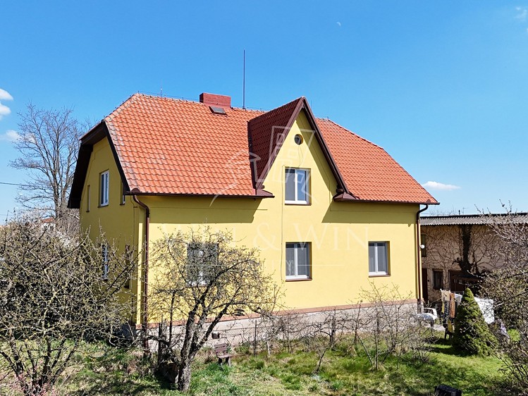 Prodej rodinného domu 240 m², pozemek 1 084 m² - foto 1