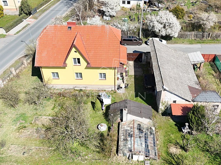 Prodej rodinného domu 240 m², pozemek 1 084 m² - foto 4