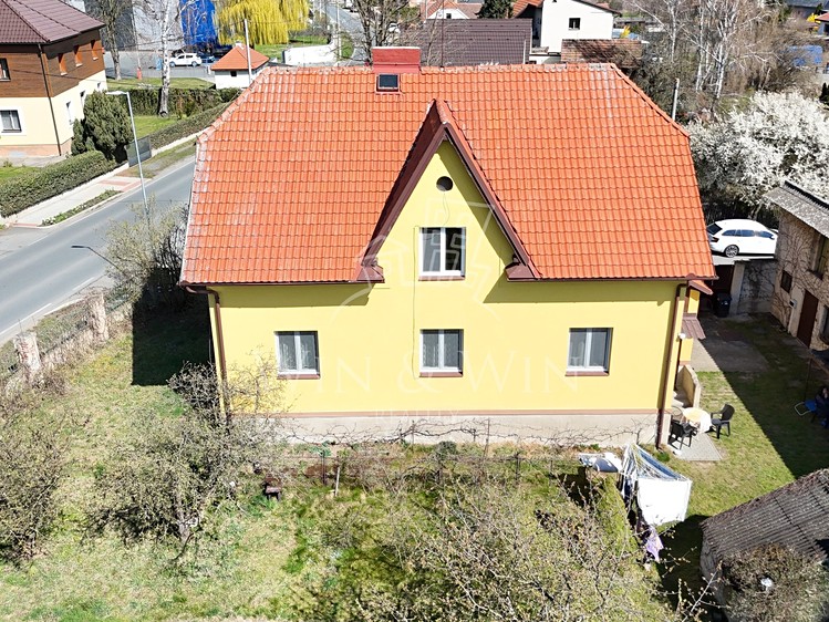 Prodej rodinného domu 240 m², pozemek 1 084 m² - foto 2