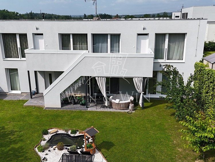 Prodej vícegeneračního domu 204 m², pozemek 339 m² - foto 2
