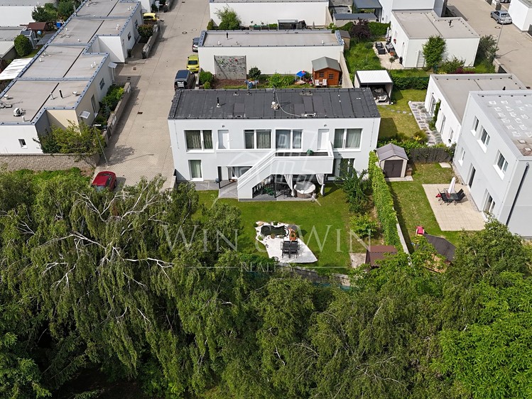 Prodej vícegeneračního domu 204 m², pozemek 339 m² - foto 4