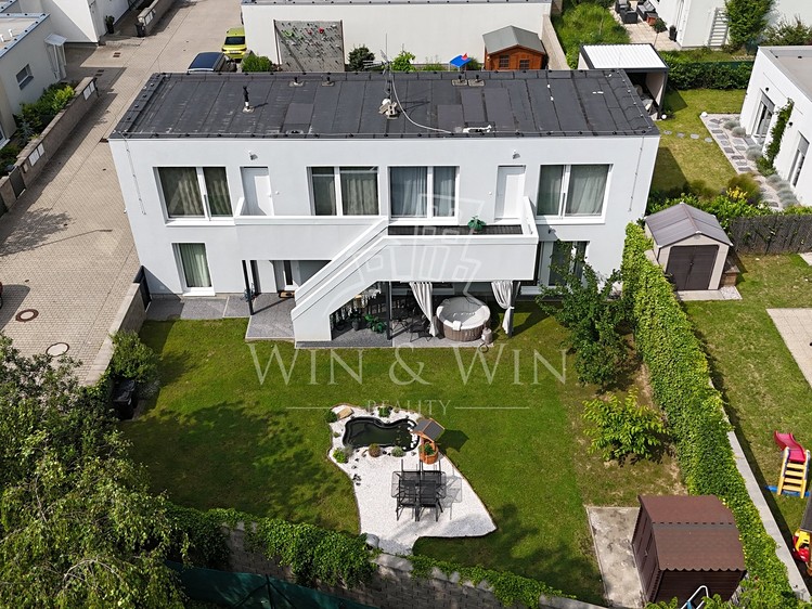 Prodej vícegeneračního domu 204 m², pozemek 339 m² - foto 3