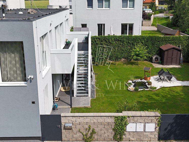 Prodej vícegeneračního domu 204 m², pozemek 339 m² - foto 5