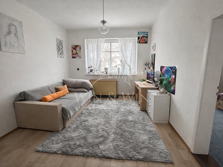 Prodej rodinného domu 935 m², pozemek 1 039 m² - foto 4