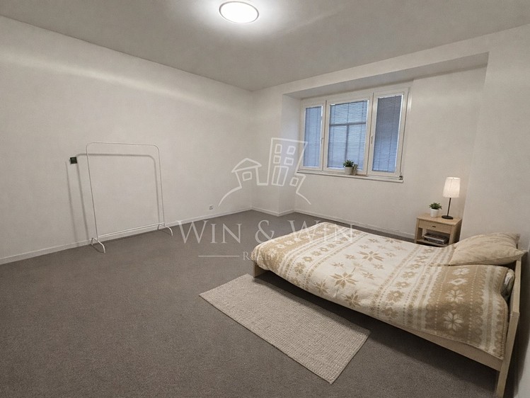 Prodej rodinného domu 935 m², pozemek 1 039 m² - foto 8