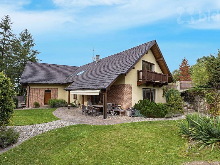 Prodej rodinného domu 282 m², pozemek 1 607 m² - foto 1