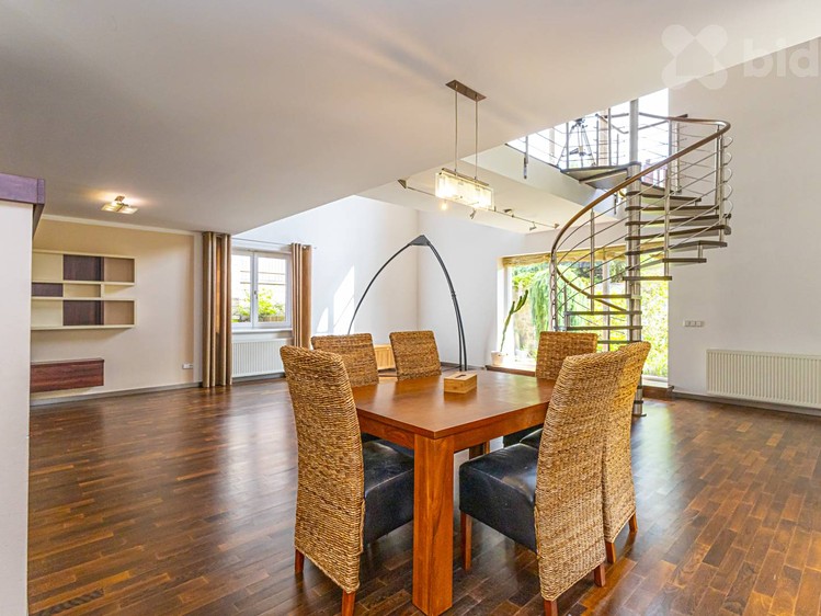 Prodej rodinného domu 282 m², pozemek 1 607 m² - foto 2