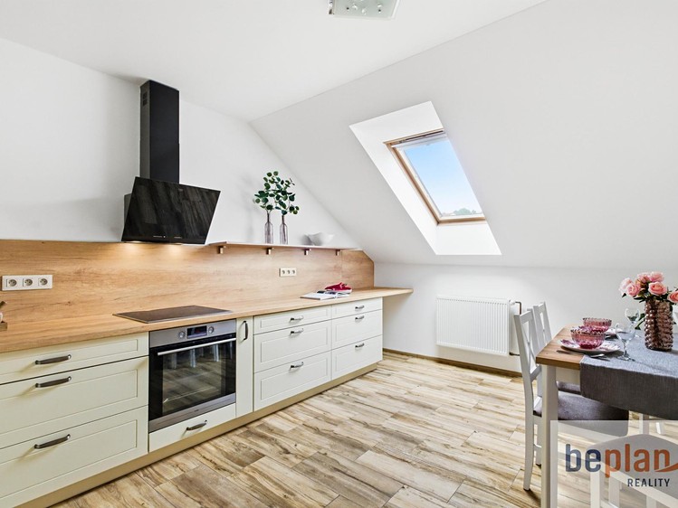 Prodej rodinného domu 198 m², pozemek 355 m² - foto 5