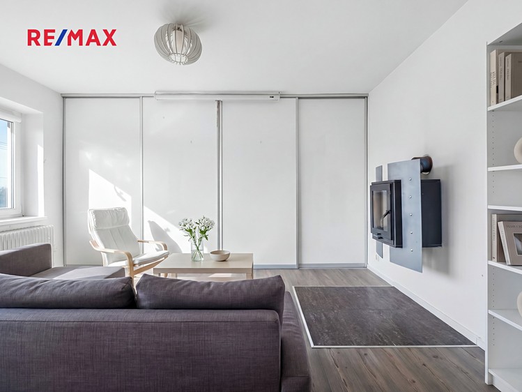 Prodej vícegeneračního domu 179 m², pozemek 875 m² - foto 1