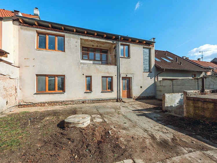 Prodej rodinného domu 240 m², pozemek 799 m² - foto 3