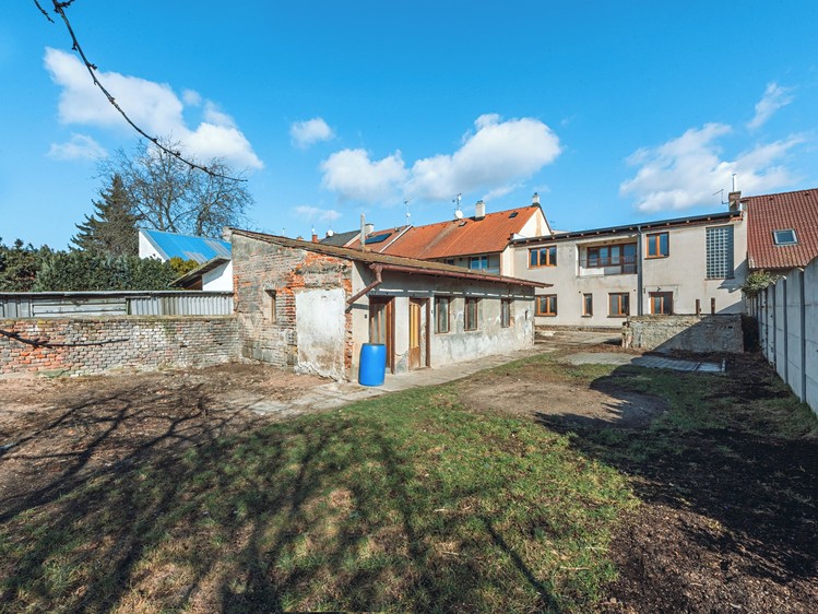 Prodej rodinného domu 240 m², pozemek 799 m² - foto 2