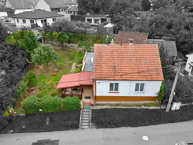Prodej rodinného domu 100 m², pozemek 774 m² - foto 1