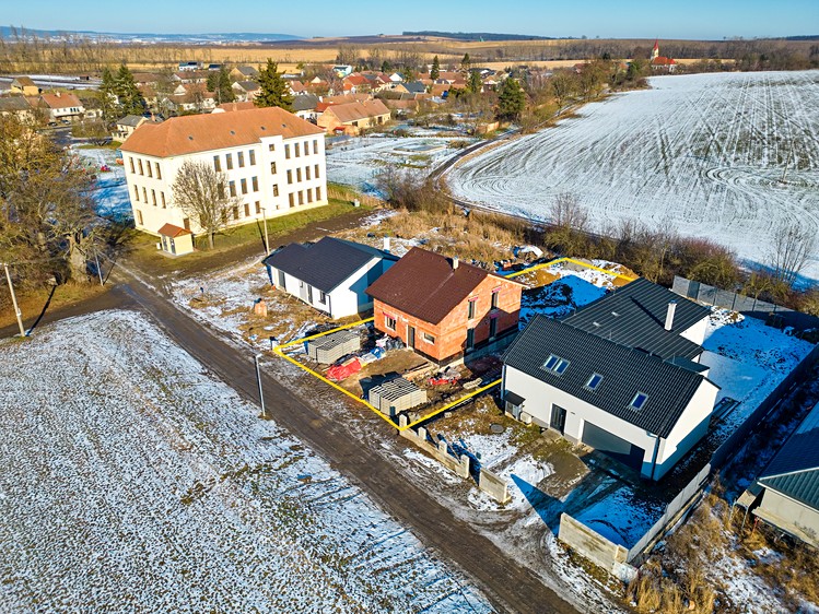 Prodej rodinného domu 160 m², pozemek 783 m² - foto 1