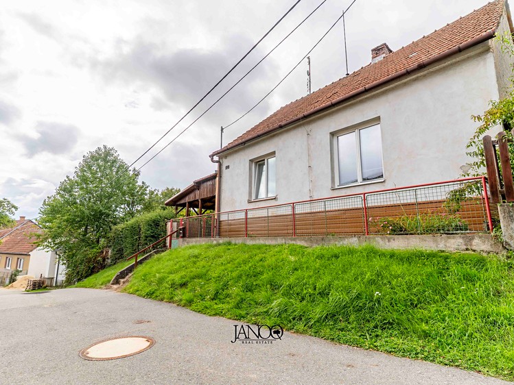 Prodej rodinného domu 100 m², pozemek 774 m² - foto 1