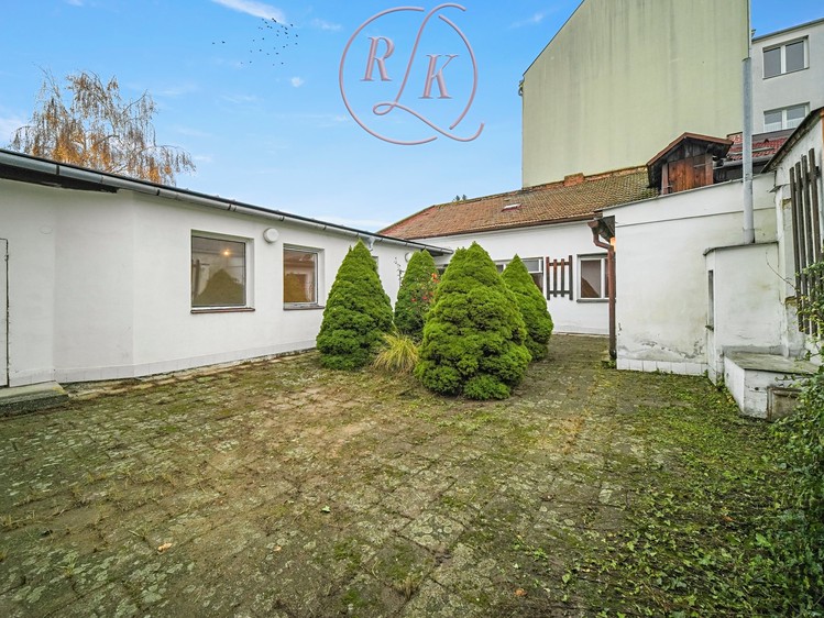 Prodej rodinného domu 265 m², pozemek 339 m² - foto 3