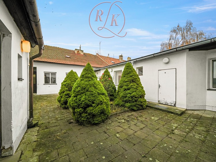 Prodej rodinného domu 265 m², pozemek 339 m² - foto 7