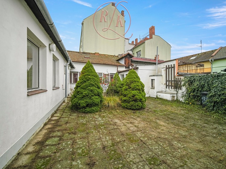 Prodej rodinného domu 265 m², pozemek 339 m² - foto 6