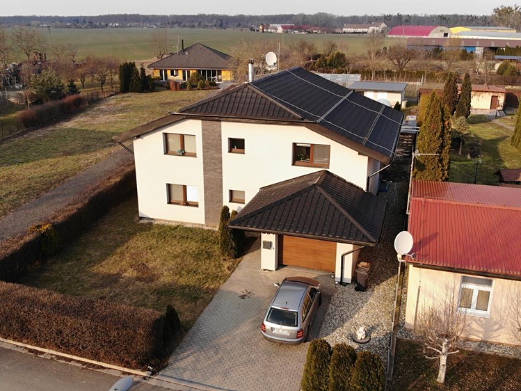 Prodej  rodinného domu 234 m², pozemek 814 m² - foto 3