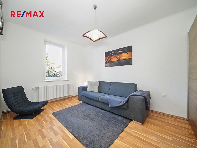 Prodej rodinného domu 240 m², pozemek 359 m² - foto 3