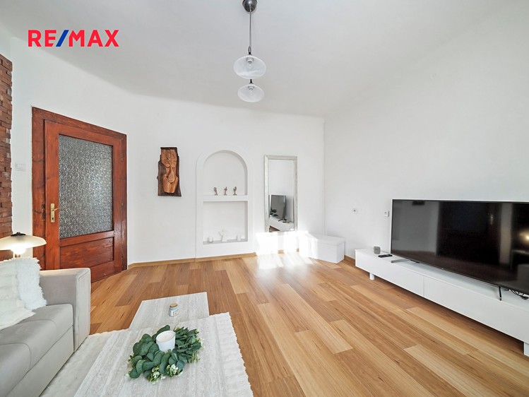 Prodej rodinného domu 240 m², pozemek 359 m² - foto 2