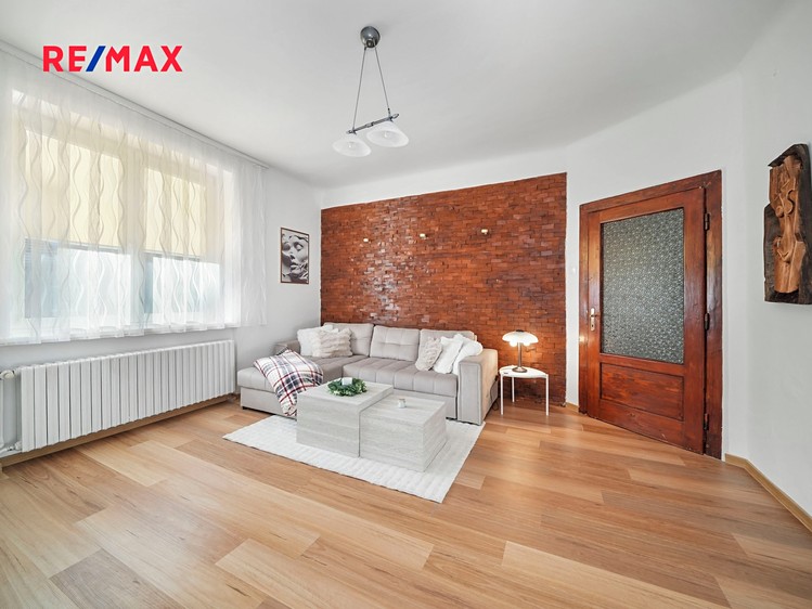Prodej rodinného domu 240 m², pozemek 359 m² - foto 1