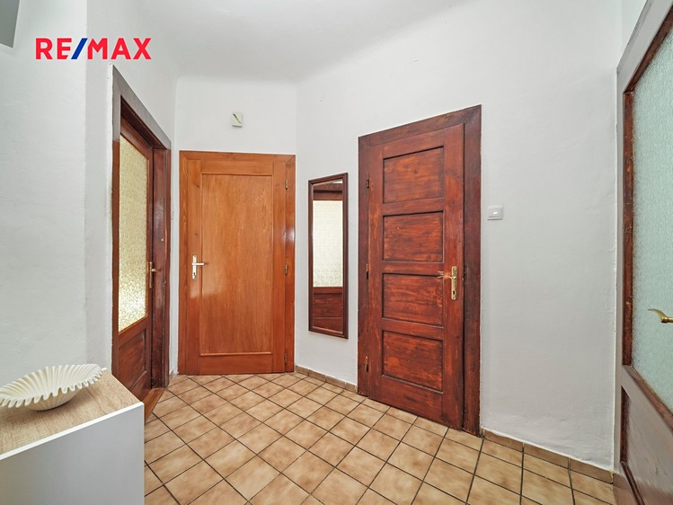 Prodej rodinného domu 240 m², pozemek 359 m² - foto 8