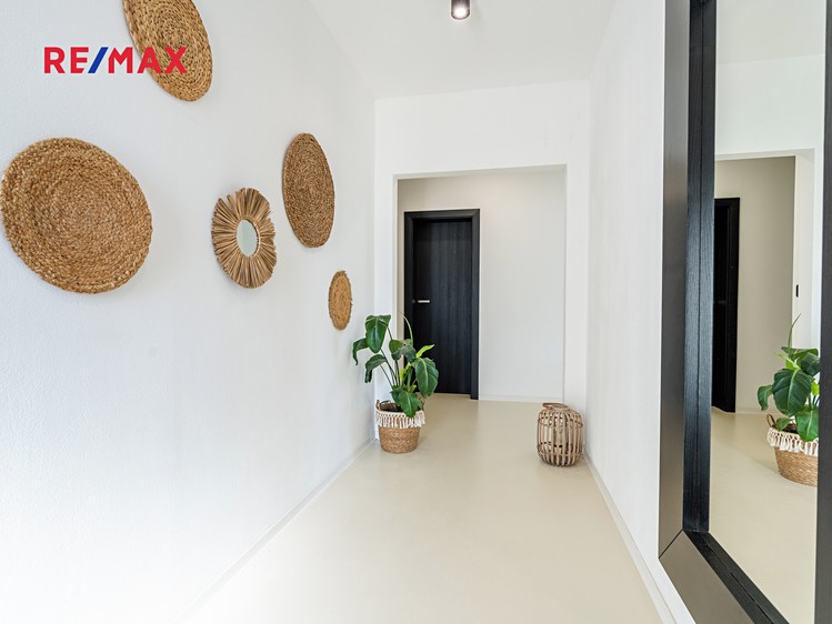 Prodej  rodinného domu 202 m², pozemek 1 102 m² - foto 3