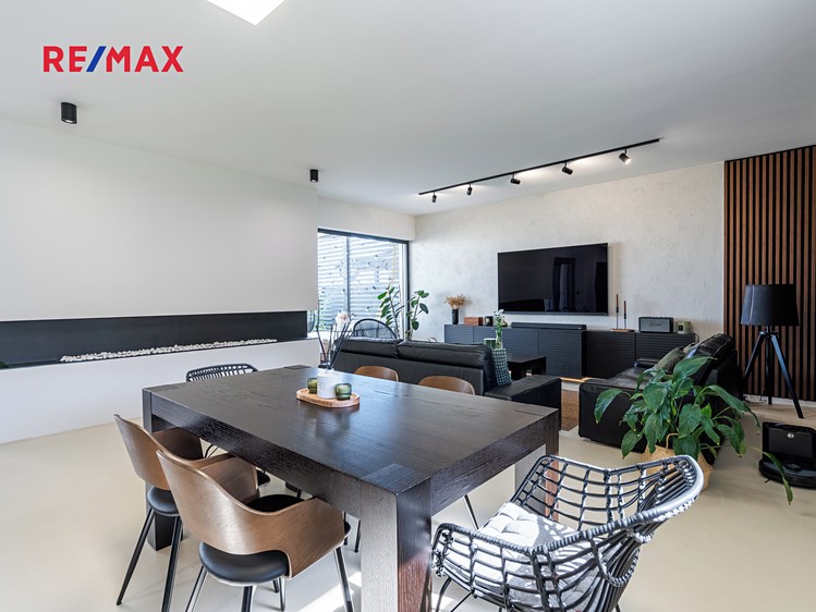 Prodej  rodinného domu 202 m², pozemek 1 102 m² - foto 8