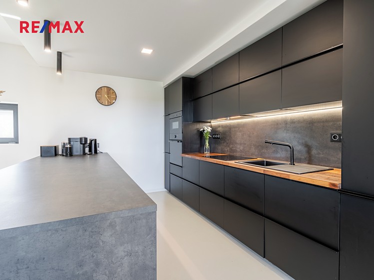 Prodej  rodinného domu 202 m², pozemek 1 102 m² - foto 6