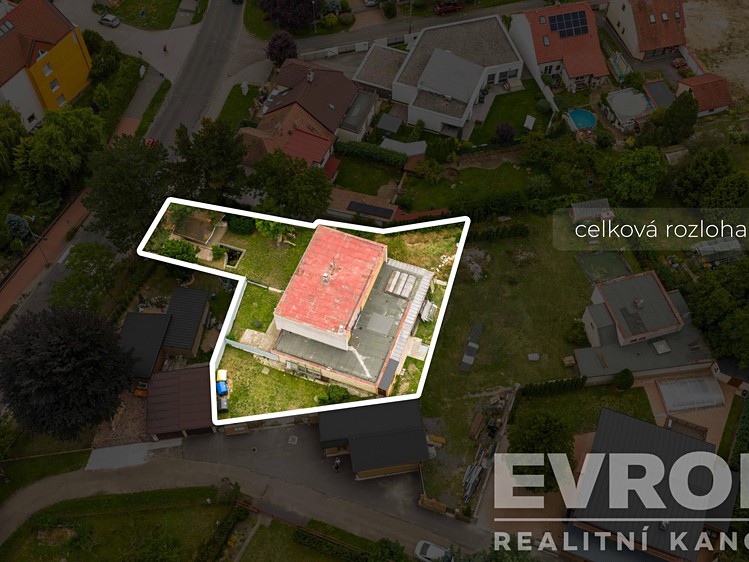 Prodej rodinného domu 200 m², pozemek 736 m² - foto 1