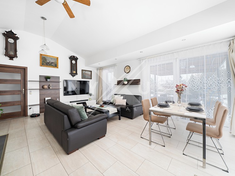 Prodej rodinného domu 81 m², pozemek 729 m² - foto 2