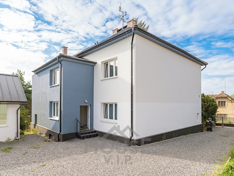 Prodej vícegeneračního domu 550 m², pozemek 1 679 m² - foto 2