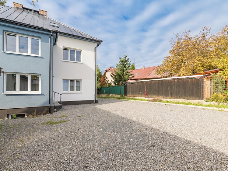 Prodej vícegeneračního domu 550 m², pozemek 1 679 m² - foto 6