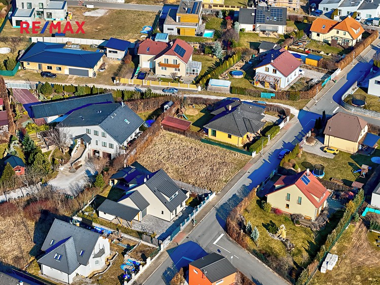 Prodej stavebního pozemku 596 m² - foto 2