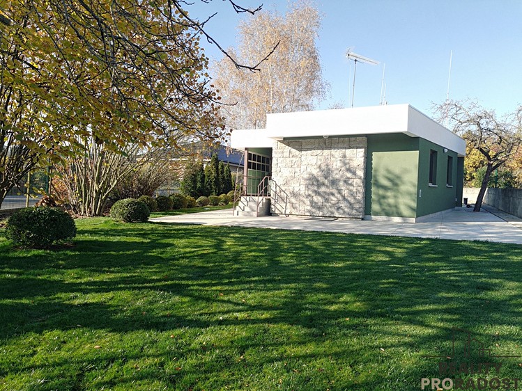Prodej stavebního pozemku 400 m² - foto 1