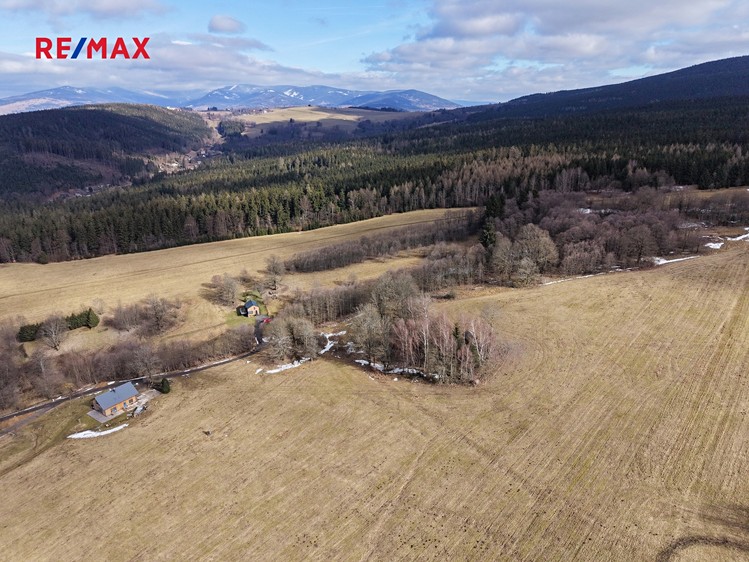 Prodej stavebního pozemku 1 745 m² - foto 1