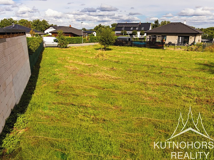 Prodej stavebního pozemku 2 044 m² - foto 4