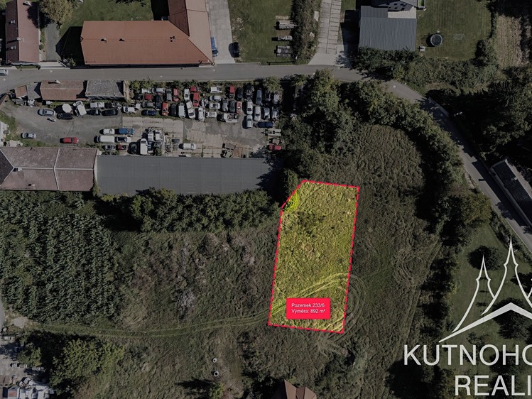 Prodej stavebního pozemku 892 m² - foto 2