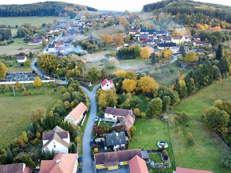 Prodej stavebního pozemku 1 550 m² - foto 2