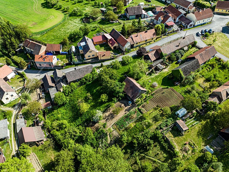 Prodej stavebního pozemku 1 379 m² - foto 4