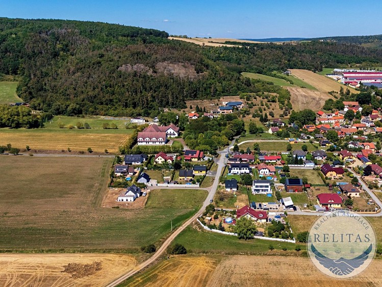 Prodej  stavebního pozemku 2 551 m² - foto 5